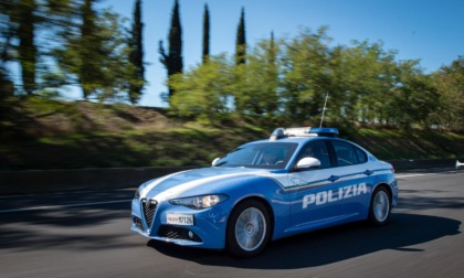 Controlli della polizia,  scattano un Daspo e un Dacur