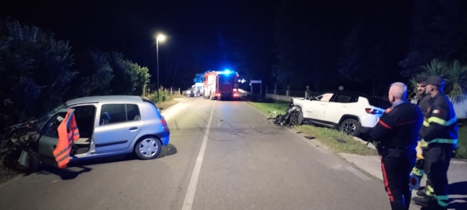 Scontro tra due auto lungo la via Casilina