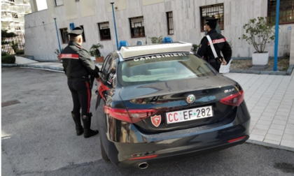 Trovata una pistola in un sacchetto di plastica in un parco