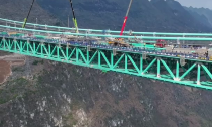 Cina: ponte più alto al mondo in costruzione nel Guizhou