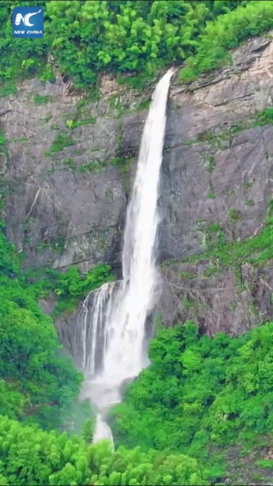 Cina: magnifica cascata sul monte Lushan nel Jiangxi