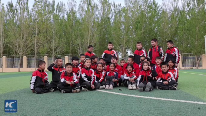 Cina: “Insegnante Sole, Insegnante Luna” illuminano aule in Xinjiang rurale