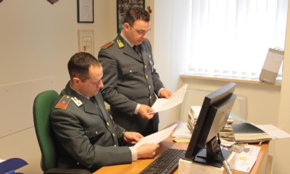 Importavano auto di lusso truffando lo Stato, preso il capo della banda