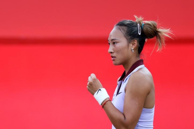 Regno Unito: Zheng Qinwen gareggia nei Queen’s Club Championships (3)