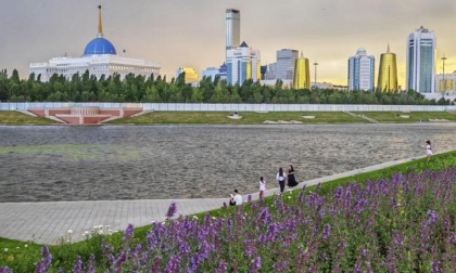 Kazakistan: panorama estivo di Astana (2)