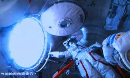 Cina: equipaggio Shenzhou-20 esegue seconda attività extraveicolare (1)