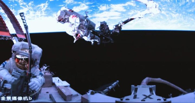 Cina: equipaggio Shenzhou-20 esegue seconda attività extraveicolare (2)