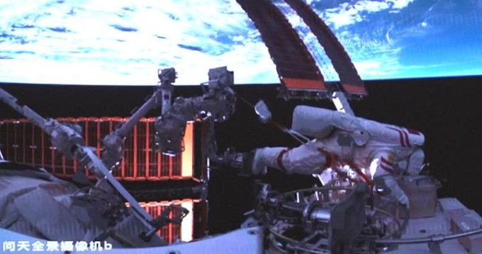 Cina: equipaggio Shenzhou-20 esegue seconda attività extraveicolare (3)