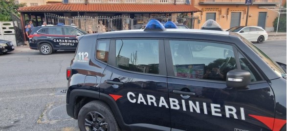 Foto e minacce alla ex moglie nonostante il divieto, arrestato