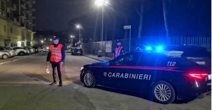 Trovato con droga e coltelli, denunciato un 44enne