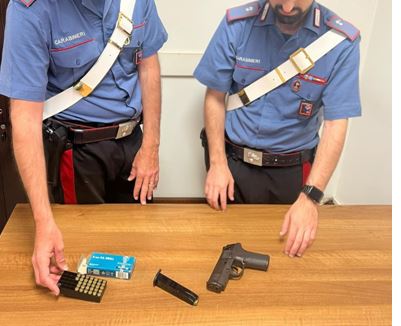 Girava con una scacciacani modificata, denunciato