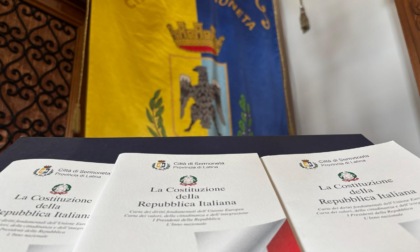 Celebrati i nuovi cittadini: consegna della Costituzione ai diciottenni