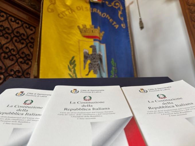 Celebrati i nuovi cittadini: consegna della Costituzione ai diciottenni