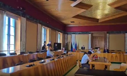Abc, protesta sotto il Comune