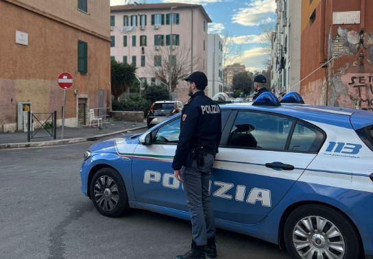 Rapine a farmacie, negozi e aree di servizio, due arresti
