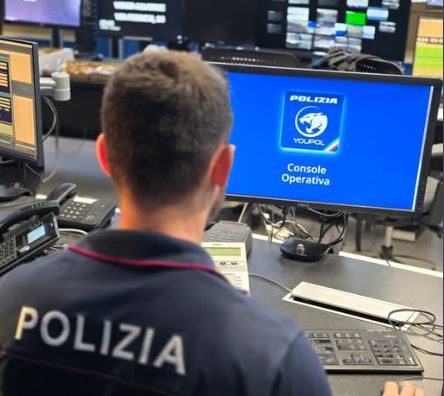 Pedopornografia, si analizzano decine di video: “Capire i rapporti tra le due donne”