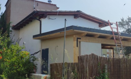 La Polizia Locale sequestra un manufatto abusivo. Denunciati i proprietari