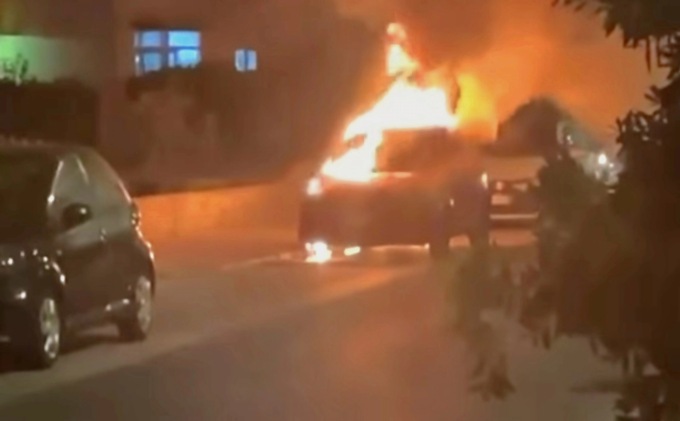 Auto a fuoco in via Cicerone