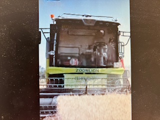 Cina: mietitrebbia senza conducente in funzione nello Shanxi