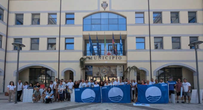 Consegnata la Bandiera Blu 2025 agli operatori del litorale