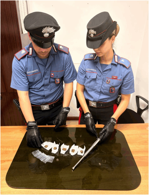 Rissa e spaccio, denunciato un 24enne