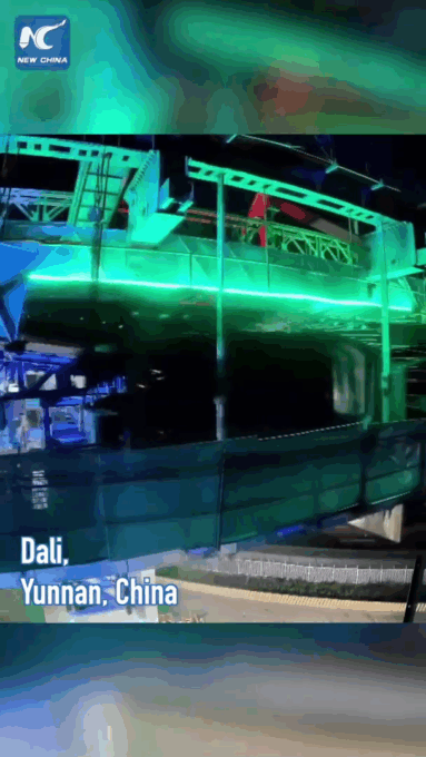 Cina: ponte di oltre 10.000 tonnellate ruota in posizione a Dali