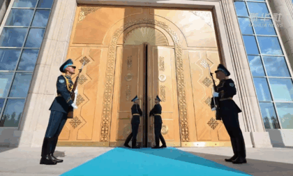 Xi: strette di mano ad Astana