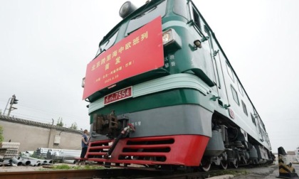 Trasporti: Pechino inaugura primo treno merci Cina-Europa attraverso Mar Caspio