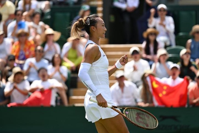 Regno Unito: atleta cinese Zheng Qinwen gareggia a torneo Wimbledon (2)