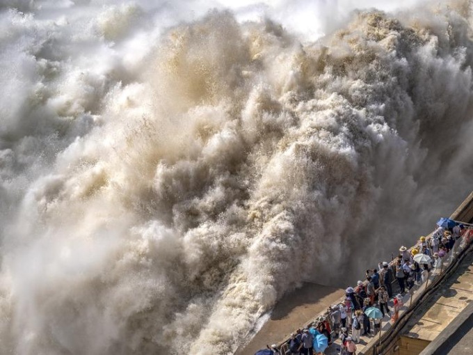 Cina: operazione di regolazione dell’acqua e dei sedimenti presso il bacino di Sanmenxia