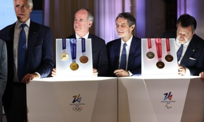 Italia: svelate medaglie Milano-Cortina 2026 con design a due metà