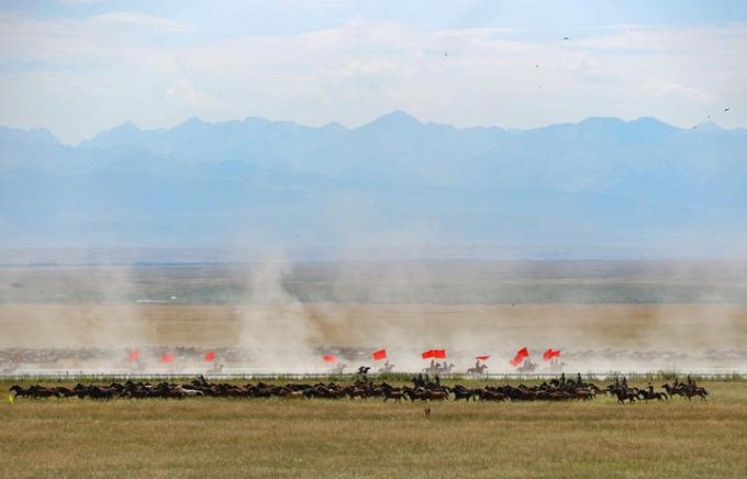 Cina: festival del turismo nello Xinjiang (1)