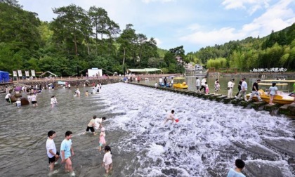 Cina: turismo estivo nella contea di Zhouning (1)