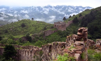 Cina: panorama della Grande Muraglia sui monti Taihang nello Hebei (1)