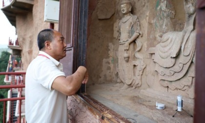 Cina: restauratore di reperti culturali dedica 40 anni alle grotte del Monte Maiji