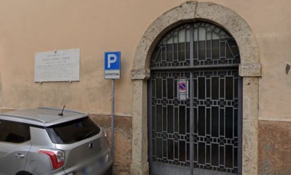 Si finge tecnico di Acea e svaligia casa di un'anziana