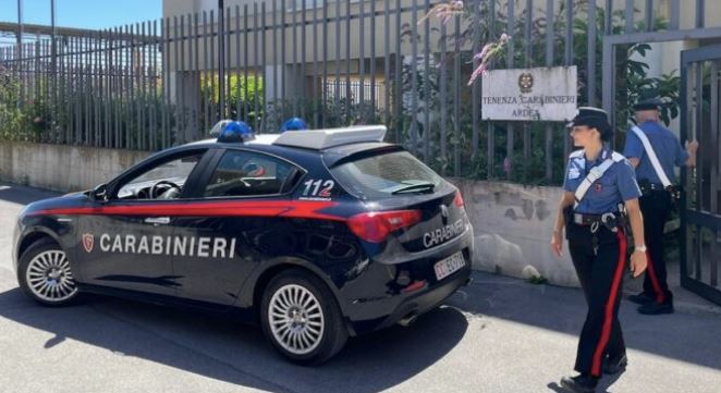 Picchia la compagna con il figlio disabile e cerca di ucciderla, arrestato