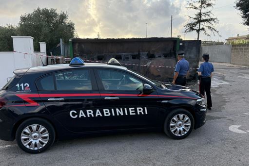 Incendio doloso all’isola ecologica, denunciato un 68enne