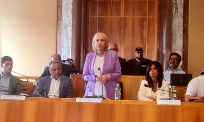 Rifiuti, consiglio comunale fiume. La Sindaca: "Il futuro di Abc? Decideranno i tecnici"