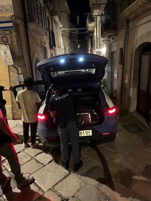 Controlli tra le vie del centro, identificate 212 persone