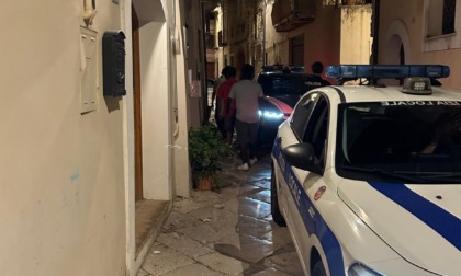 Indiani in casa tra blatte e formiche, degrado nel centro storico