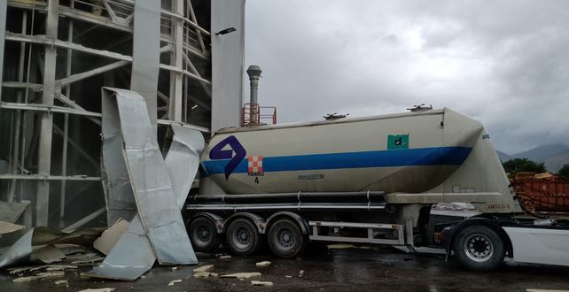 Esplode una cisterna nello stabilimento Weber a causa di un incidente