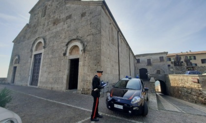 Furto in un'officina, denunciati un uomo e una donna