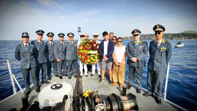 Grande festa alla Scuola della Guardia di Finanza: nuoto, vela e premi