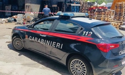 Incendio in un capannone sull'Appia