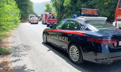 Camion si ribalta, ferito centauro