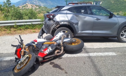 Scontro tra auto e moto sulla "strada del diavolo", grave centauro