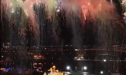 Cina: a Tianjin spettacolo estivo di musica e fuochi d'artificio