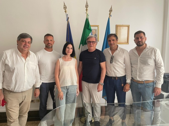 Commercio, incontro in comune