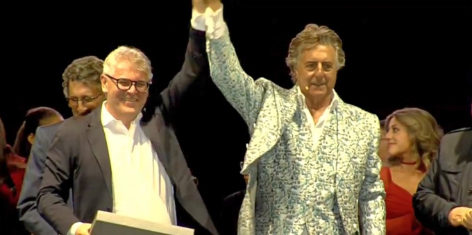 Boom Martufello, migliaia di persone alla festa per i 50 anni di carriera. Le interviste